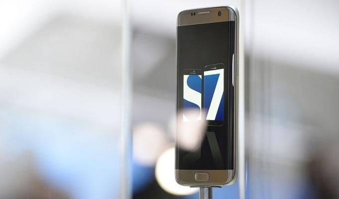 Samsung Galaxy S7 Samsung Galaxy S7 Edge