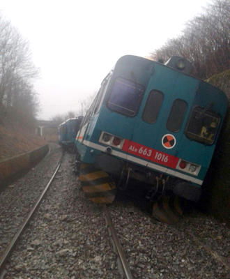 maltempo treno deragliato vittime