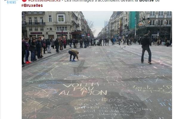 attentato-bruxelles messaggi scritti sulla strada foto