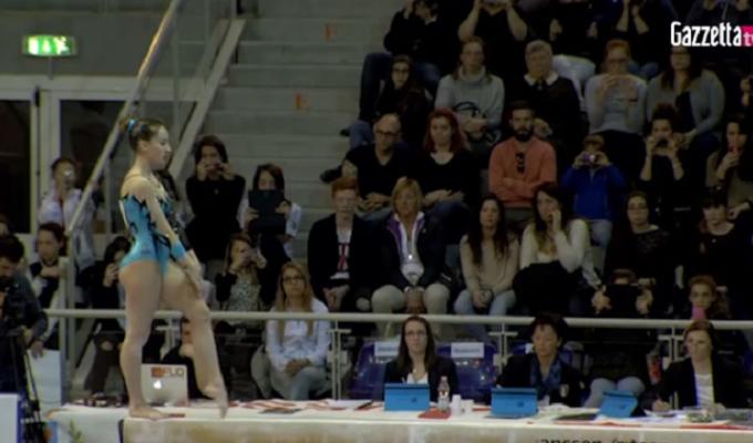 carlotta ferlito caduta trave video