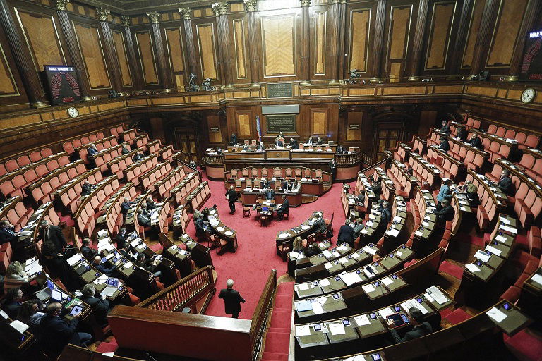 Matteo Renzi Libia ok ad intervento solo con sì del Parlamento
