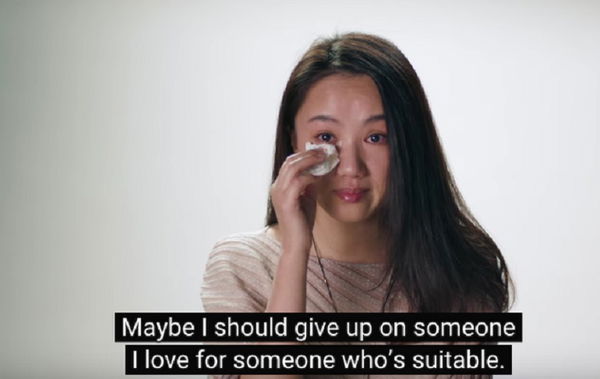 «Hai 25 anni e non sei ancora sposata? Sei una “donna-avanzo”»