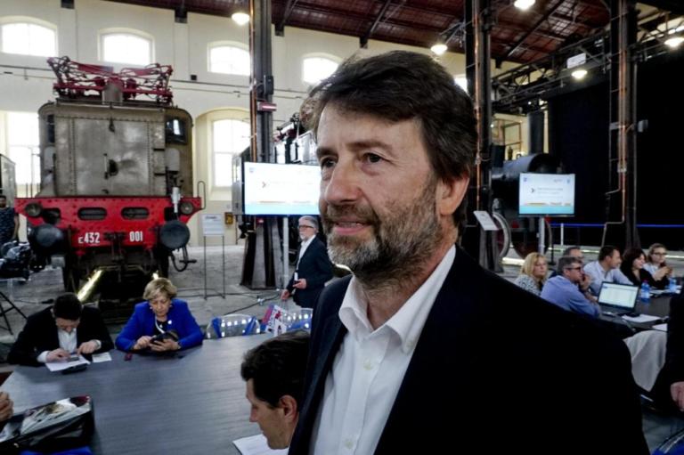 Il tempismo di Franceschini che apre al M5S che ancora sta accusando il «Partito di Bibbiano»