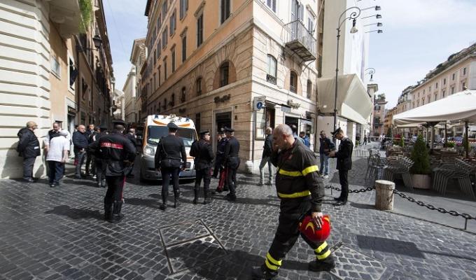 Roma, incendio al bar Ciampini