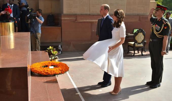 kate middleton vestito vento new delhi foto video