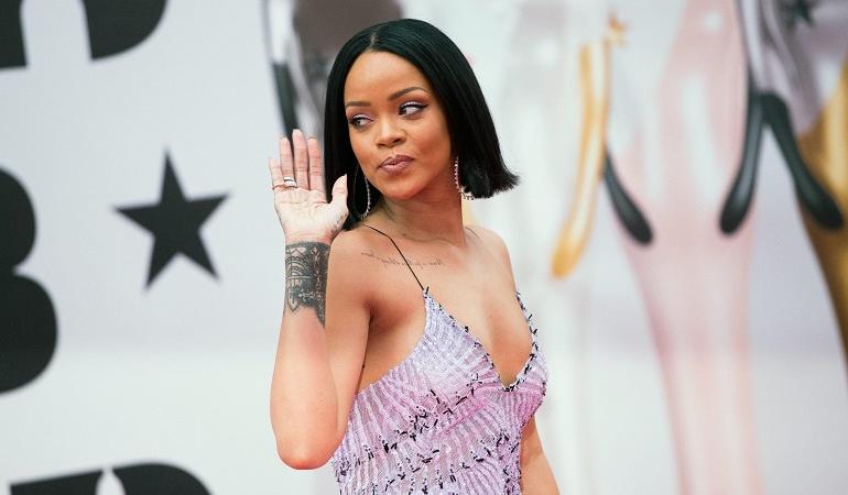 rihanna coming out fan twitter