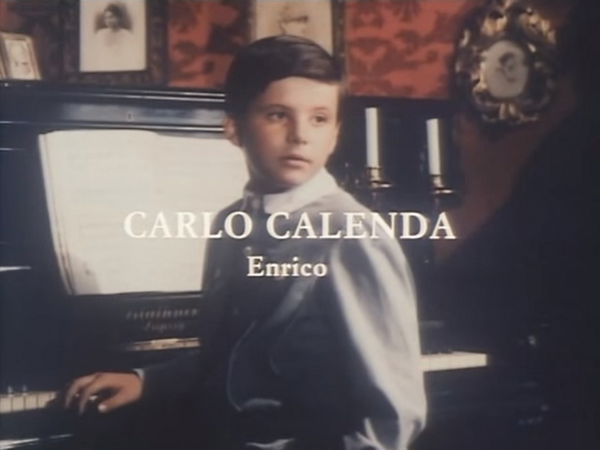 Il ministro Carlo Calenda attore a 10 anni nella miniserie Cuore / GALLERY