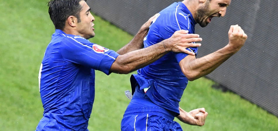 Italia-spagna il video del gol di chiellini