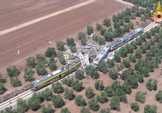 incidente treni puglia