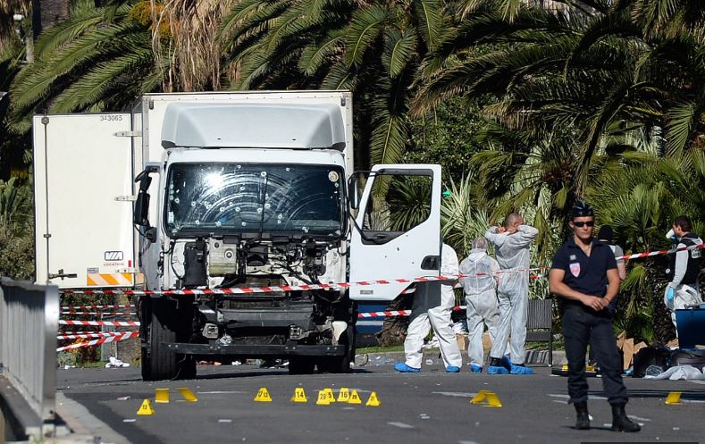 Attentato Nizza | 84 morti, 30 bambini | Italiani dispersi ...