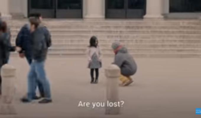 Unicef bambina ricca povera spot