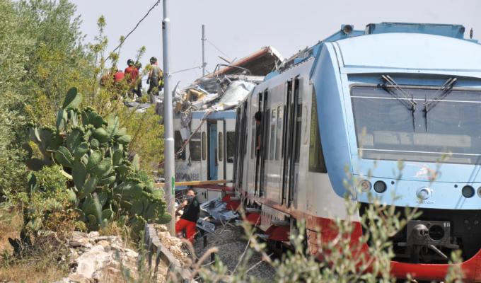 incidente treni puglia