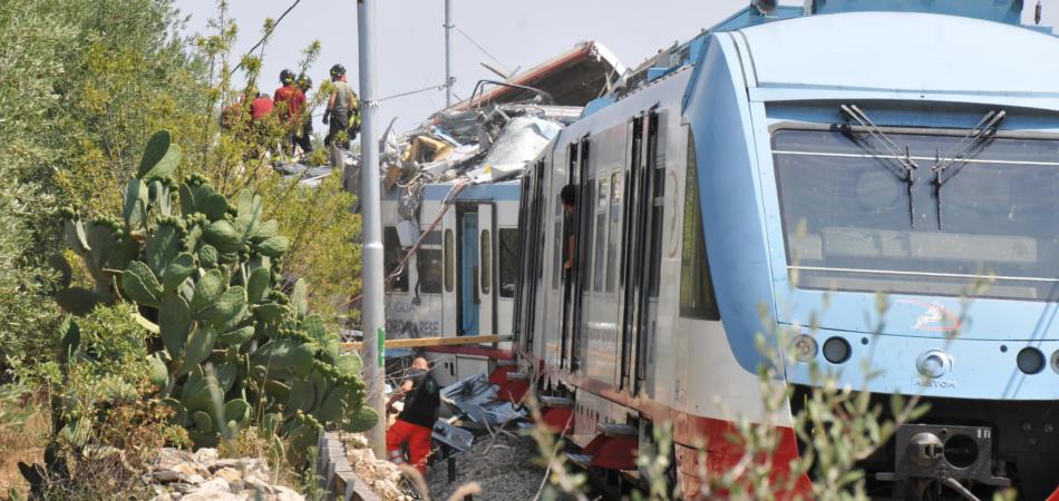 incidente treni puglia