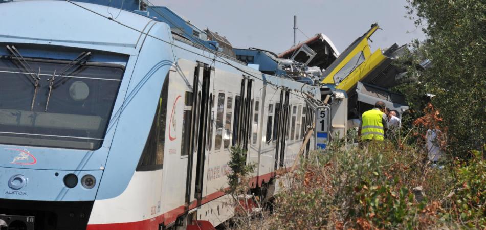 incidente treni puglia
