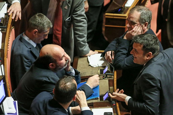 Vito Crimi e la lotta sui giornali scaricati illegalmente: «Devono muoversi gli editori»
