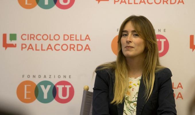 Maria Elena Boschi cosce vignetta