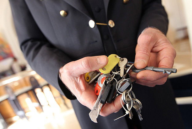 La bufala dei portachiavi con i microchip regalati dai ladri per rubarti in casa article-post