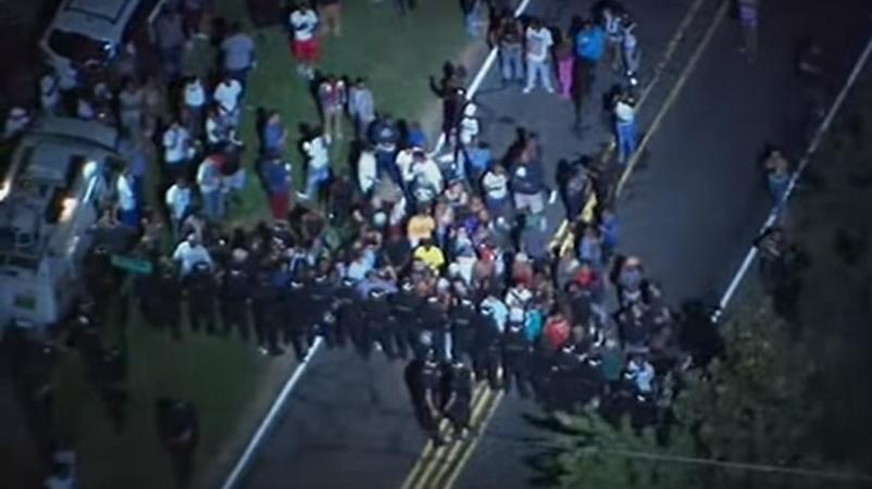 polizia uccide afroamericano proteste