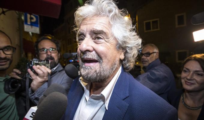 dimezzamento stipendio parlamentari Renzi Grillo