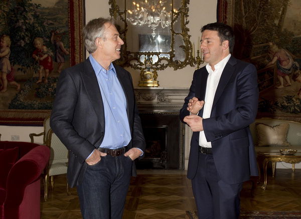 Il Sì di Tony Blair: «Il vero cambiamento in Italia è Matteo Renzi, non i populisti»