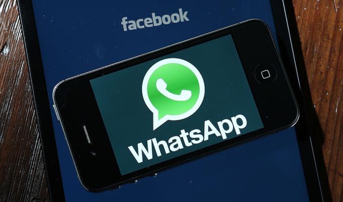 Facebook WhatsApp trasmissione dati