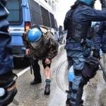 scontri polizia manifestanti leopolda