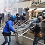 scontri polizia manifestanti leopolda
