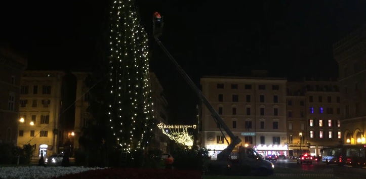 albero natale raggi