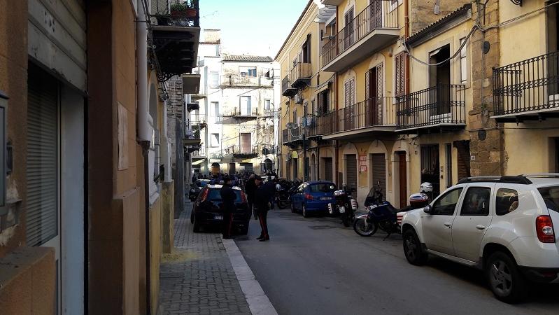 madre uccide due figlie
