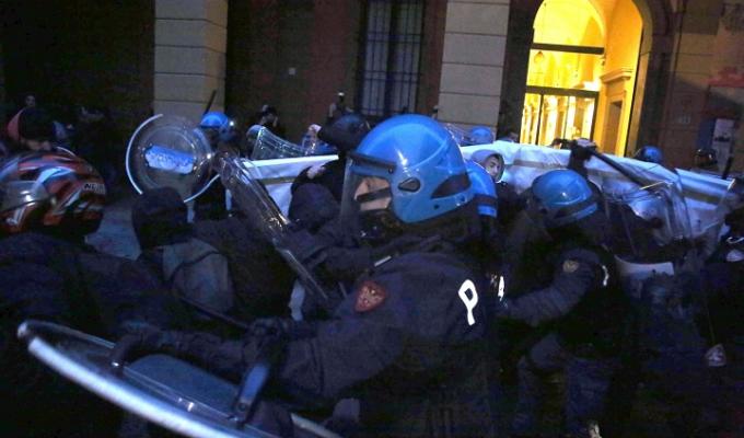 bologna scontri