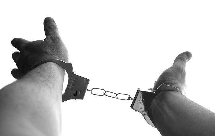 madre denuncia figlio pusher