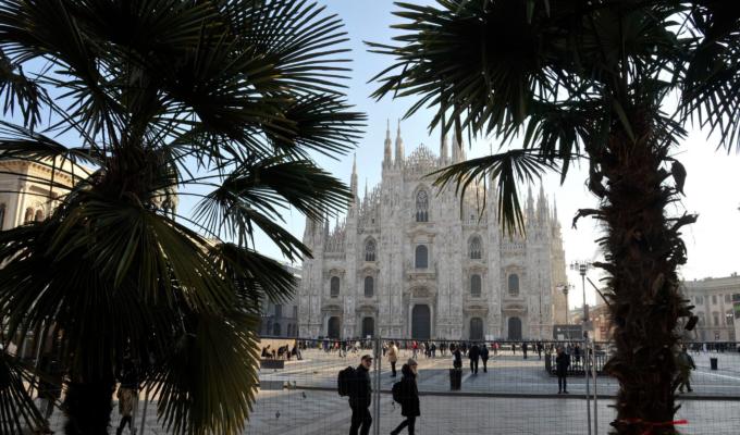 piazza duomo palme