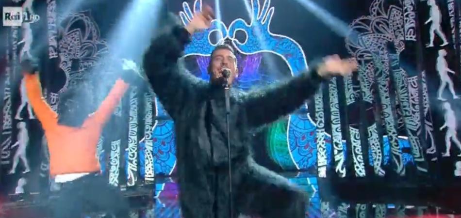 Maria De Filippi vestiti sanremo, vestiti sanremo 2017, vestiti sanremo 2017 quarta serata