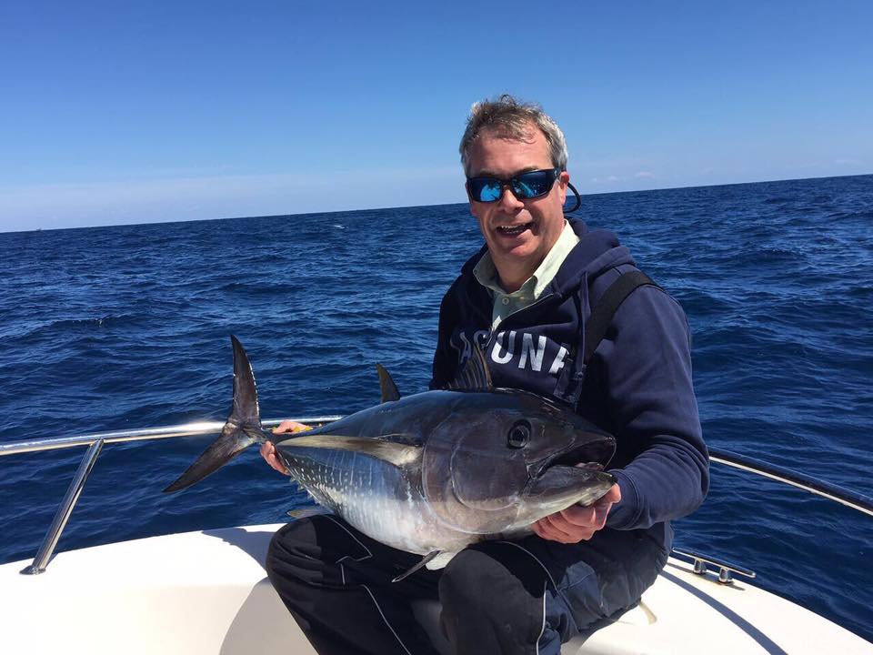 Nigel Farage pesca tonno rosso nel mar Adriatico: ma è vietato article-post