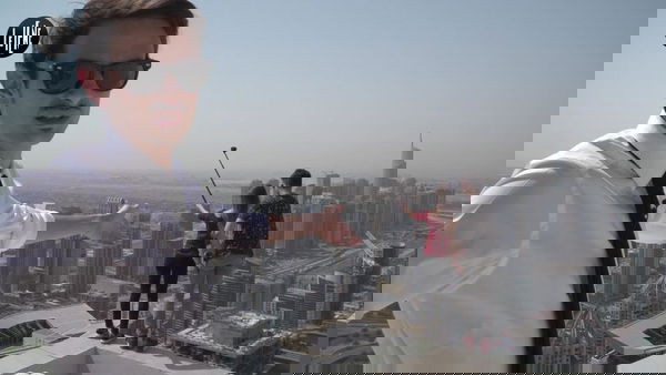 Rovazzi racconta alle Iene i selfie estremi