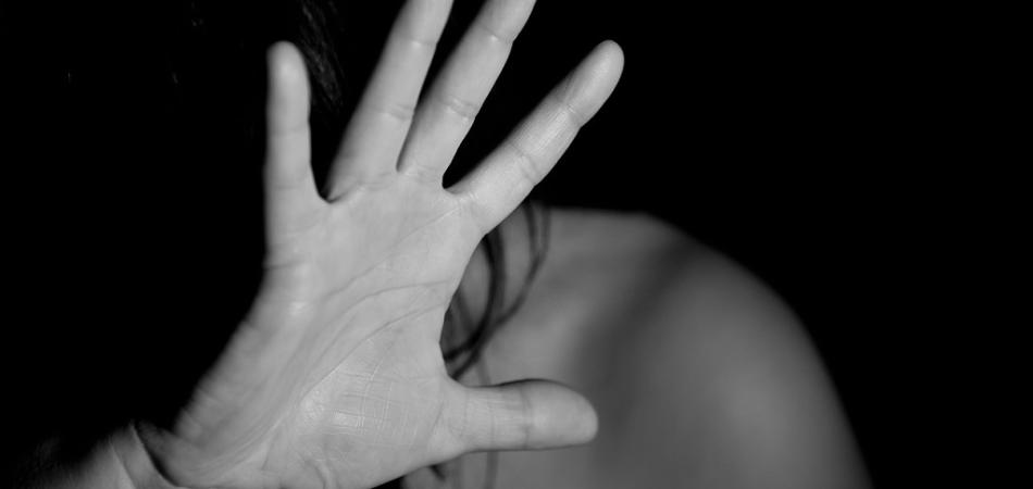 donna stuprata arrestata