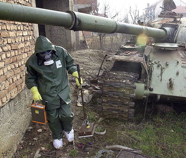 Amianto e uranio, ancora strage di nostri militari. L’appello di Guariniello: serve una legge