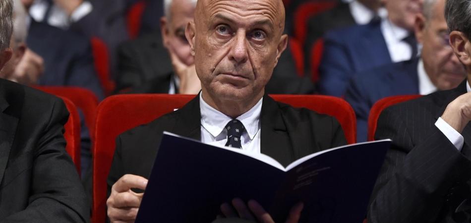 Famiglia Cristiana contro Marco Minniti