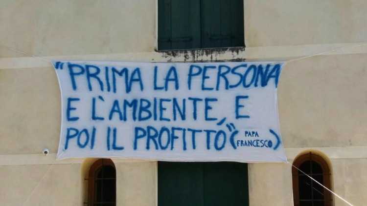 Parroco no allevamento intensivo