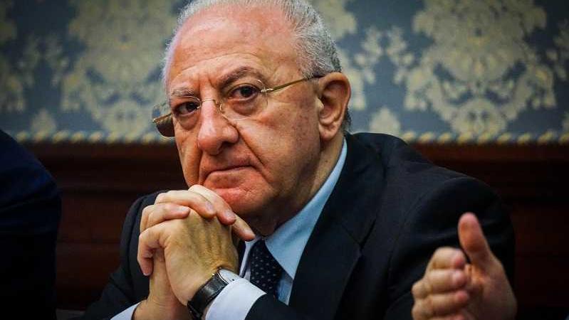 De luca contro Di Maio