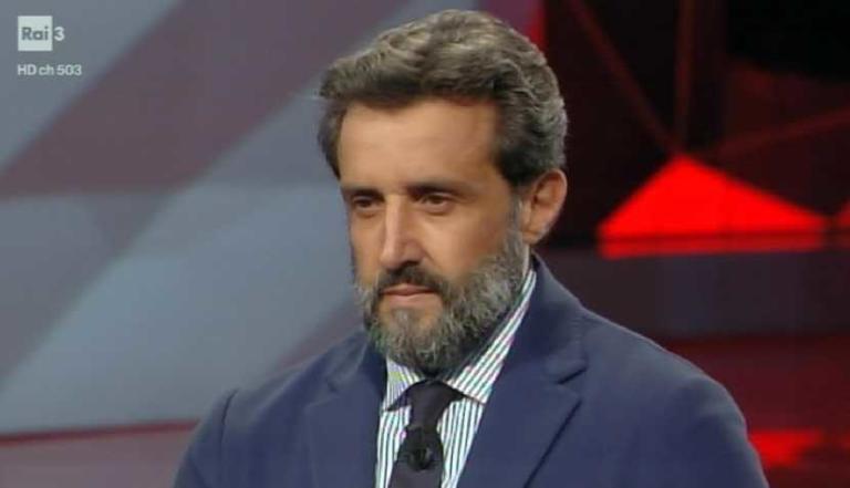 Flavio Insinna condurrà L’Eredità, Striscia insorge: «Taroccamento e inganno per gli spettatori»