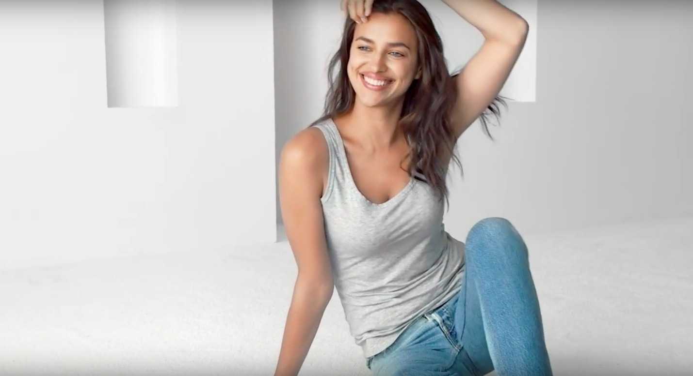 Irina Shayk nella nuova pubblicità di Intimissimi: la lingerie non si vede