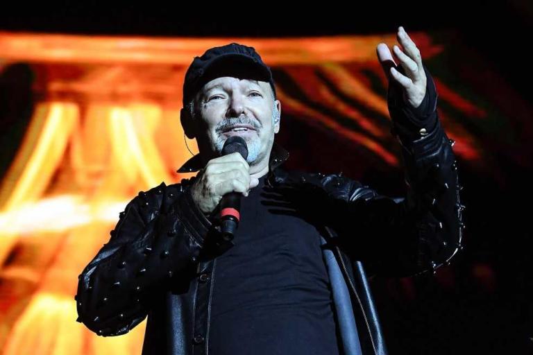 Vasco Rossi abbandona l’agenzia che rivendeva i suoi biglietti. Anzi no