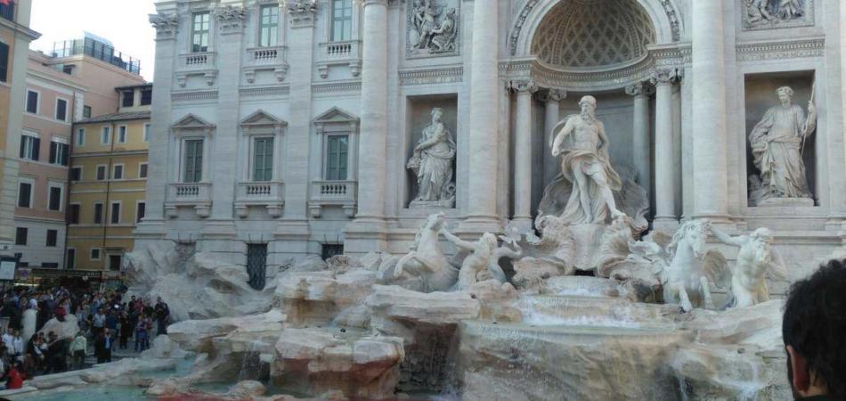 fontana Trevi rosso