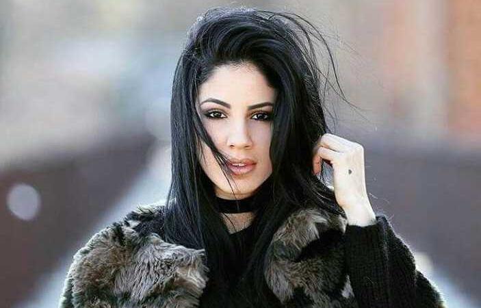 Giulia De Lellis vota destra