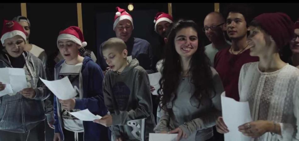 canzone di Natale dei ragazzi in cura all'Istituto dei Tumori