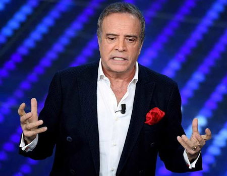 Enrico Montesano: «Hanno profanato la tomba di mia madre al Verano» article-post