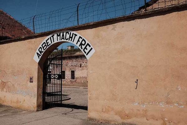 La più grande fake news dei nazisti: Theresienstadt camp | VIDEO