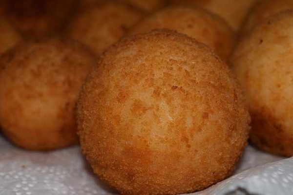 Si dice arancina o arancino? L’Accademia della Crusca risponde
