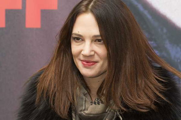 Asia Argento risponde a Morgan sui mancati alimenti per la figlia Anna Lou